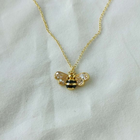 All Abuzz Stone Bee Gold Pendant Necklace NEW - Picture 1 of 3